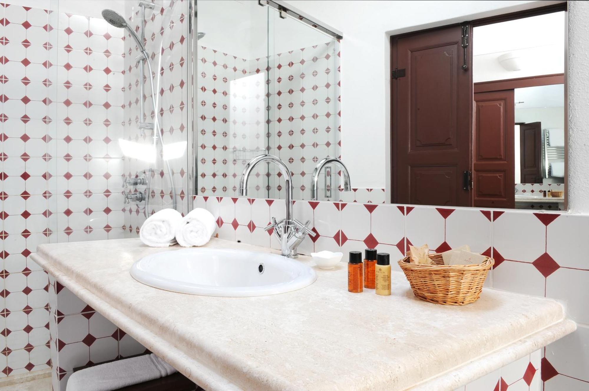 Lucrezia Hotel
