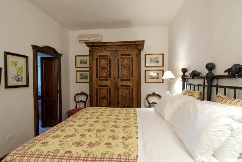 Lucrezia Hotel
