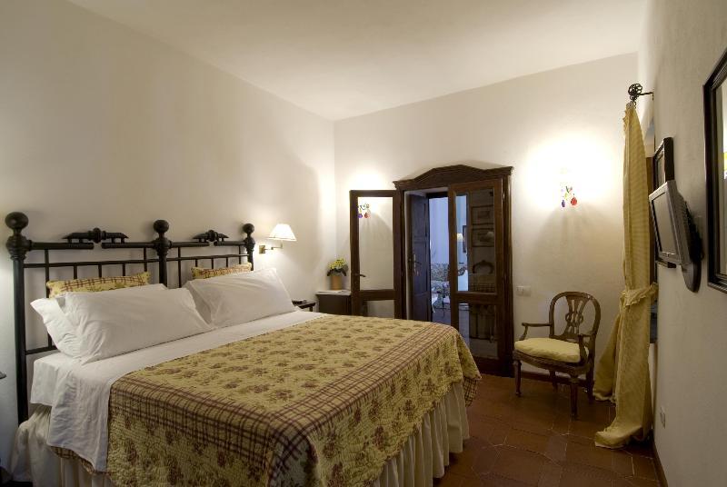 Lucrezia Hotel Riola Sardo